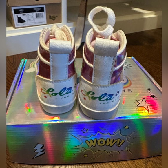 NWOT LOLA + THE BOYS HOLOGRAM IRIDESCENT SNEAKERS PINK - Picture 4 of 5